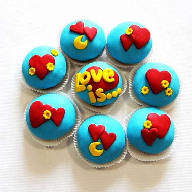 Капкейки "Love is..." купить - cтупино.сладкоежкин.рф